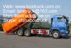 Hook lift truck